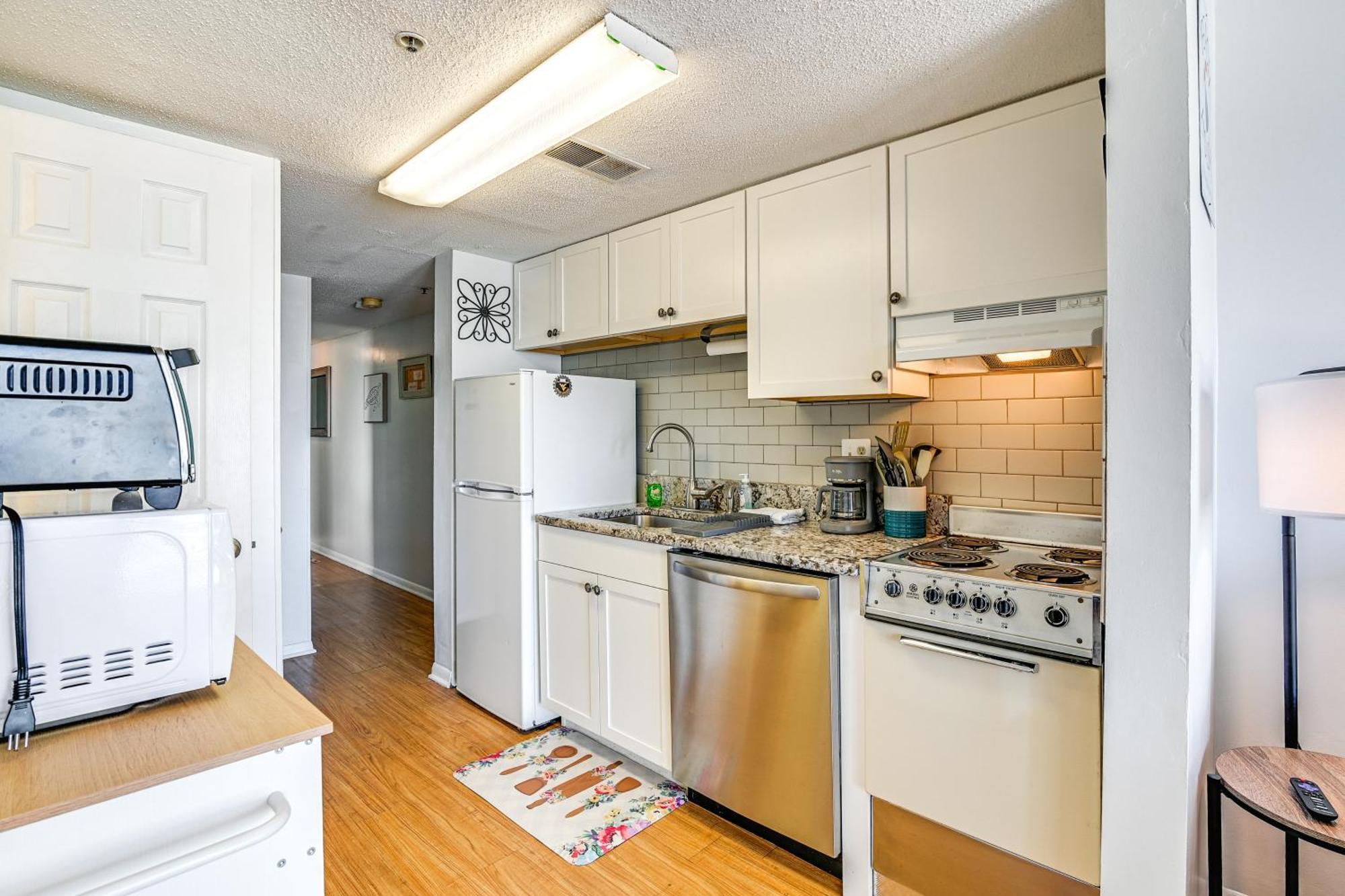 Cozy Beachfront Condo With Wifi, Views And Pool Access マートルビーチ エクステリア 写真