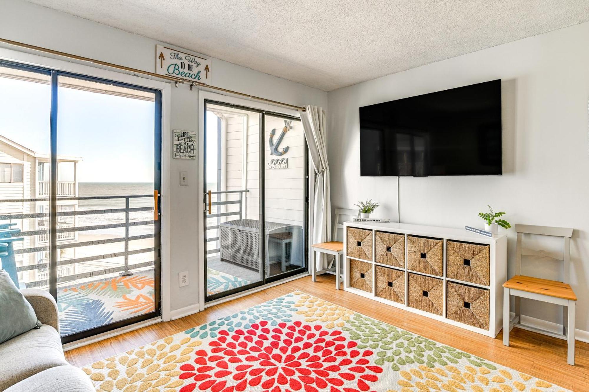 Cozy Beachfront Condo With Wifi, Views And Pool Access マートルビーチ エクステリア 写真